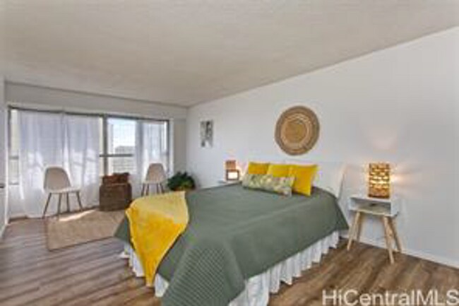 Building Photo - 37th Floor 2 Bed/ 2 Bath/ 1 Assigned parking Condo with views, A/C, Pool, & W/D in unit!