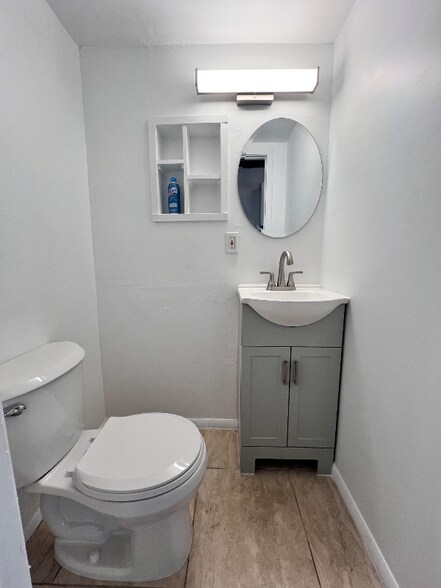 Building Photo - 1318 W Monroe St