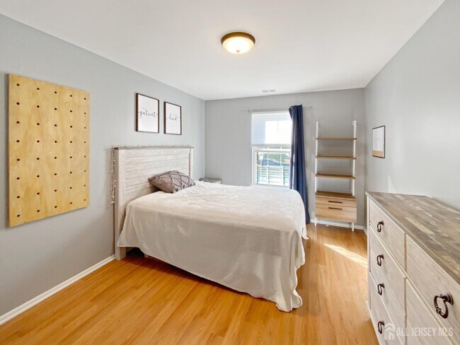 Building Photo - 5062 Beech Ct