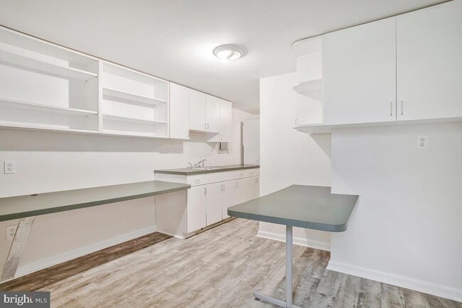 Building Photo - 8205 Robin Hood Ct