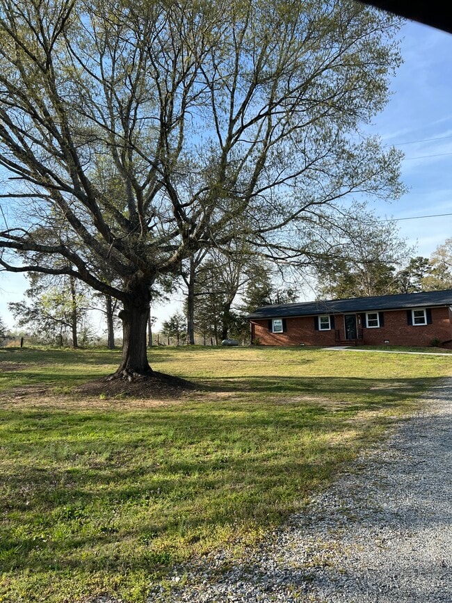 Building Photo - 8621 Overcash Rd