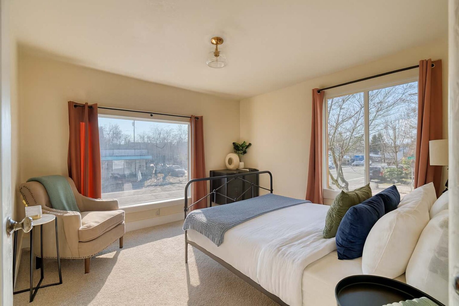 Building Photo - 502 NE 29th Ave