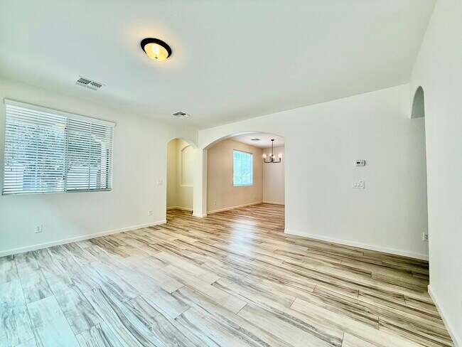 Building Photo - 3954 E Leslie Dr