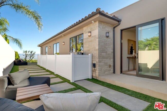 Building Photo - 3116 Elvido Dr