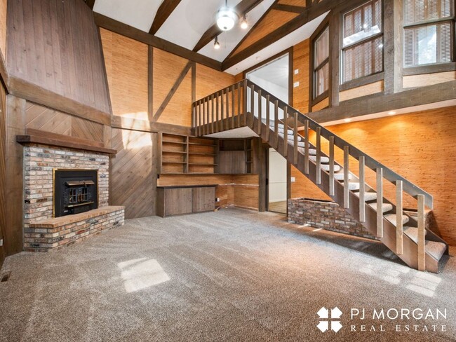 Building Photo - 5 Bedroom, 3 Bathroom - Newly Updated