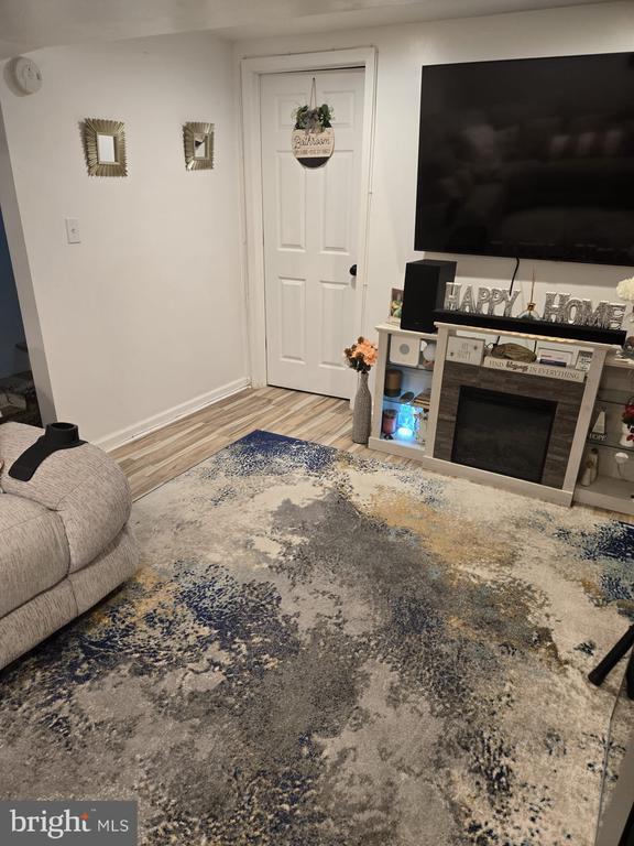 Building Photo - 9323 Alcona St