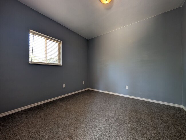 Building Photo - Wonderful 4-Bedroom, 2-Bath Home With Soli...