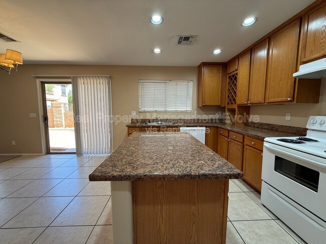 Building Photo - 8145 W Palo Verde Ave