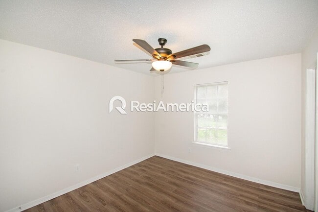 Building Photo - Newly Renovated 3/1.5 in Horn Lake