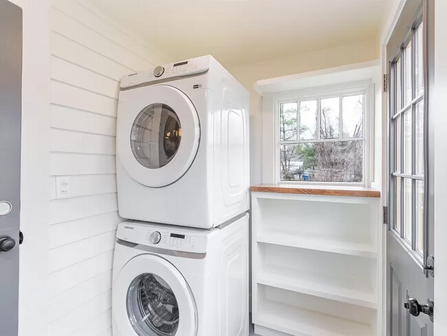 Building Photo - Beautifully Restored Belmont Gem With Fenced Yard