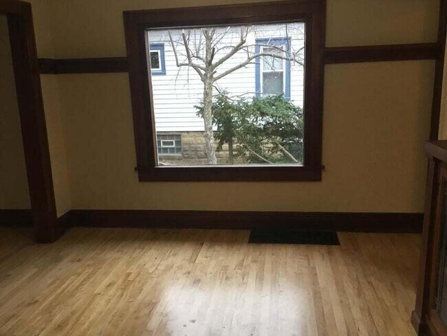 Building Photo - 6111 W St Paul Ave