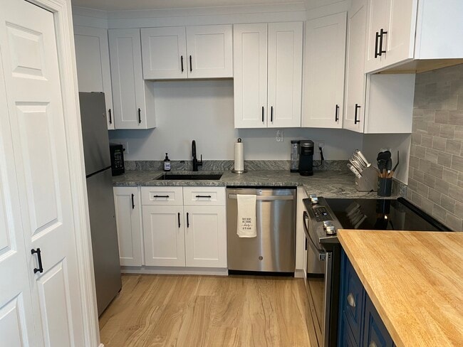 Building Photo - 18 Ocean St