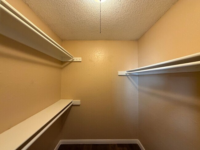 Building Photo - 3-bedroom, 2-bath rental in the heart of Tulsa, located in the highly desirable Union School Dist...