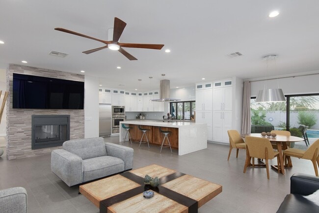 Building Photo - 2423 E Lincoln Cir