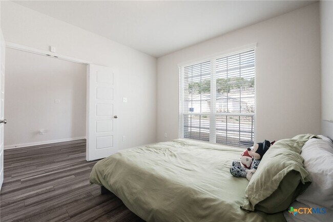 Building Photo - 445 Appalachian Trl