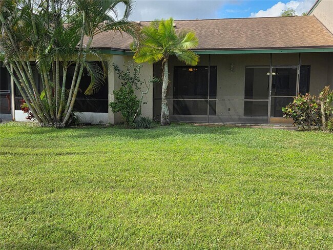 Building Photo - 460 Lakeview Dr