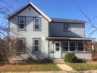 Building Photo - Beautiful 4 bed / 2 bath with garage and fenced yard on north side!