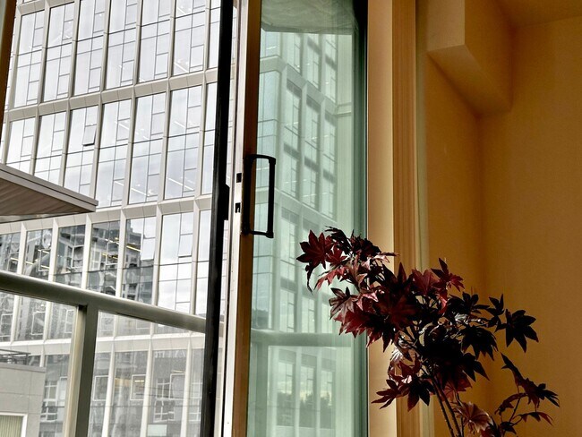 Primary Photo - Downtown Bellevue Studio with Balcony, In-...