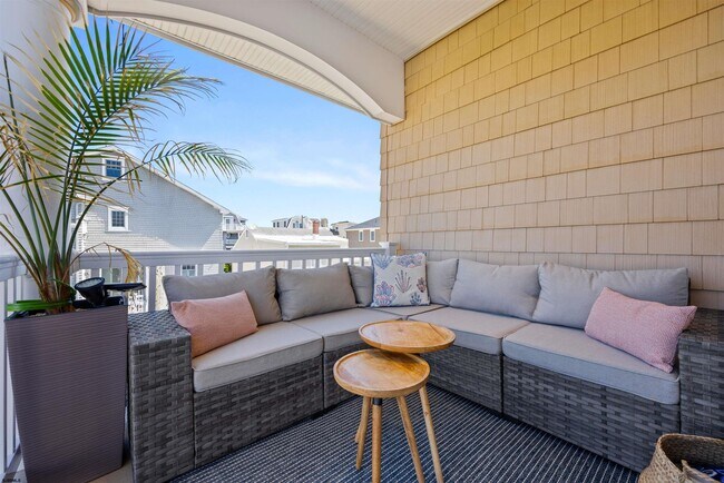 Building Photo - 28 N Colgate Ave