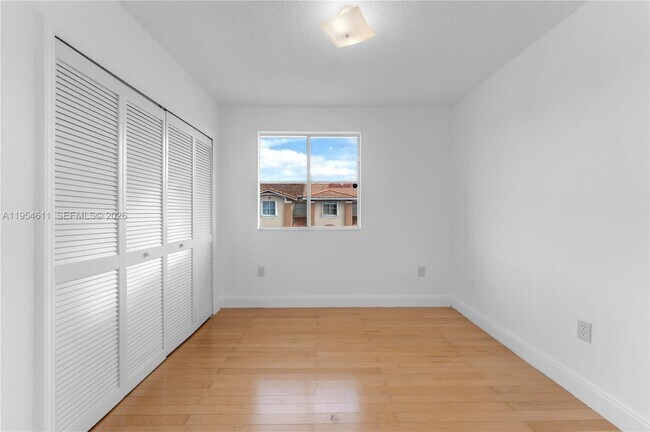 Building Photo - 6350 SW 139th Ave