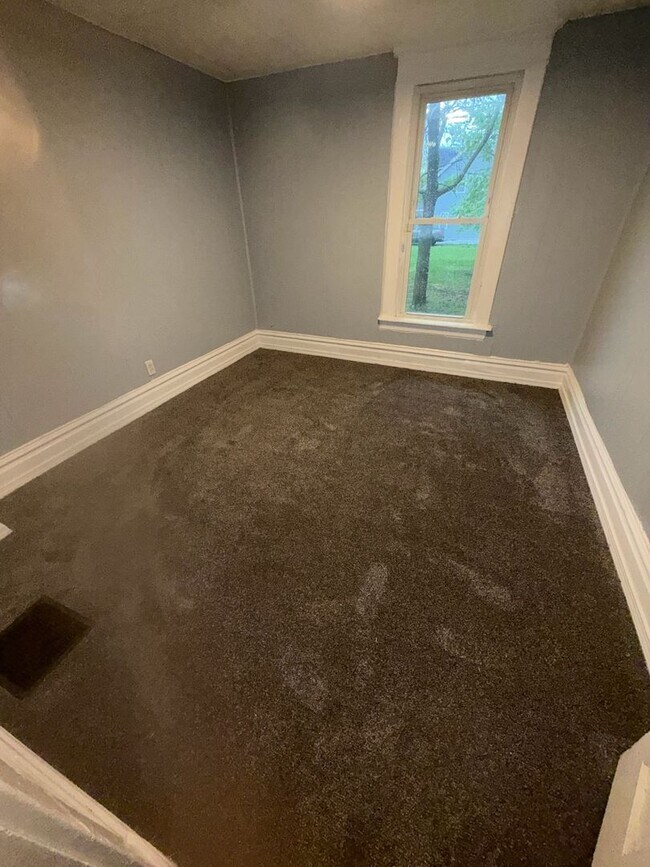 Building Photo - 736 Lawndale Ave