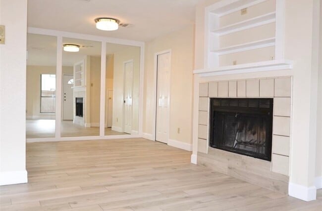 Building Photo - 2379 Briarwest Blvd