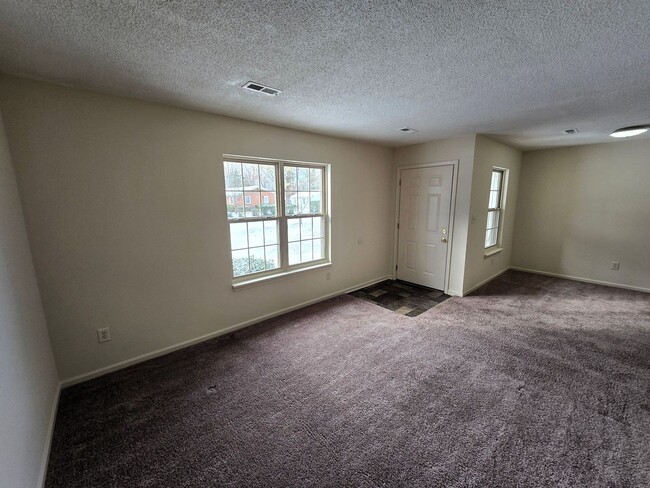 Building Photo - 2 Bedroom duplex - CANNOT APPLY UNTIL YOU ...