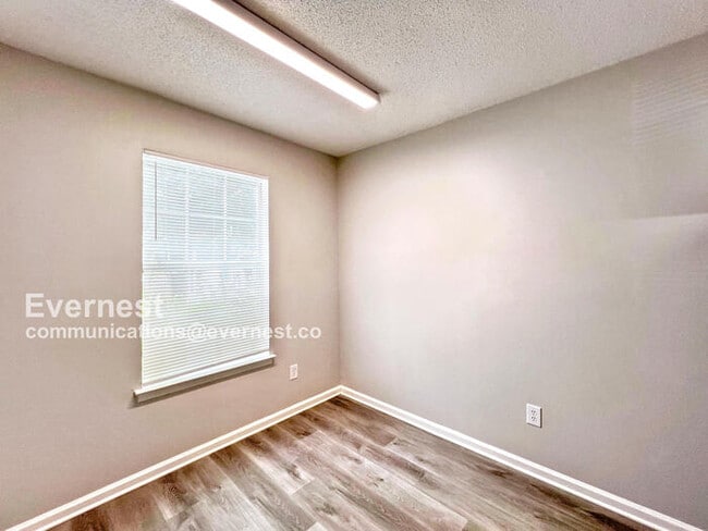Building Photo - 494 Shady Grove Dr