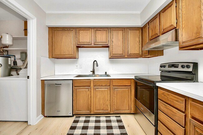 Building Photo - Spacious 2BR/2BA Condo in Prime South Charlotte Location!