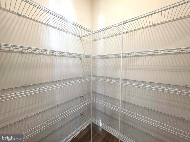 Building Photo - 374 Robbins Farm Rd