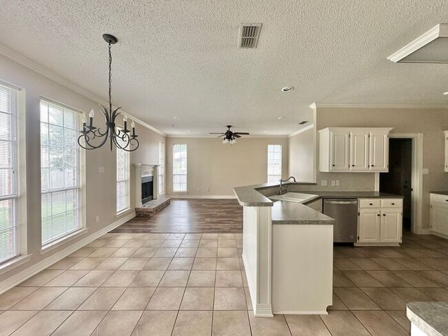 Building Photo - Stunning 3-Bedroom Home in Prime South Tyl...