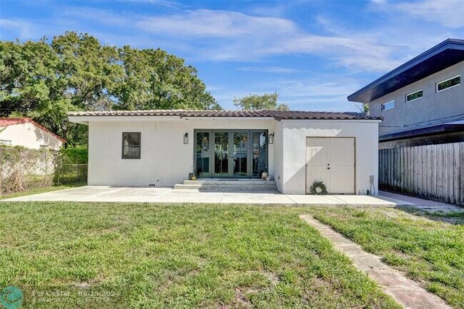Building Photo - 807 SW 18th St