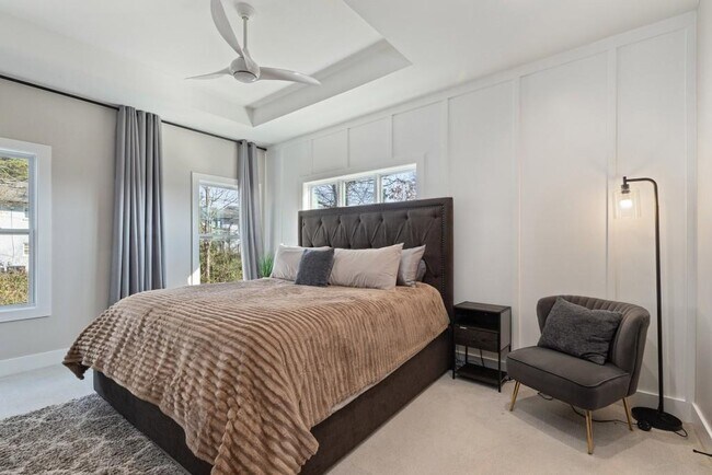 Building Photo - 2356 Mason Dr