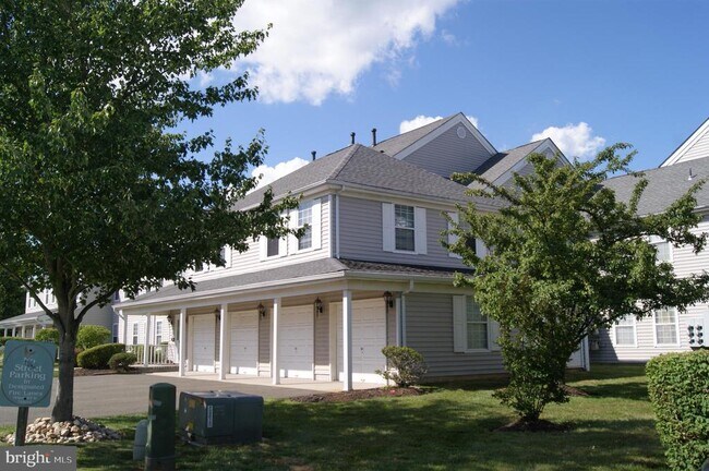 Building Photo - 814 Eagles Chase Dr