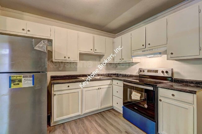 Building Photo - 1208 4th Ave W