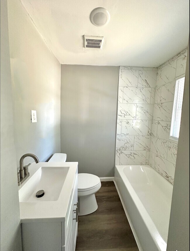 Building Photo - 1316 Court R