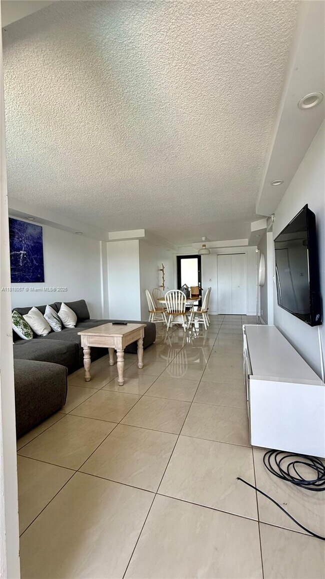 Building Photo - 301 Golden Isles Dr
