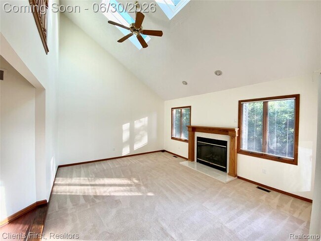 Building Photo - 7233 Oakwood Dr