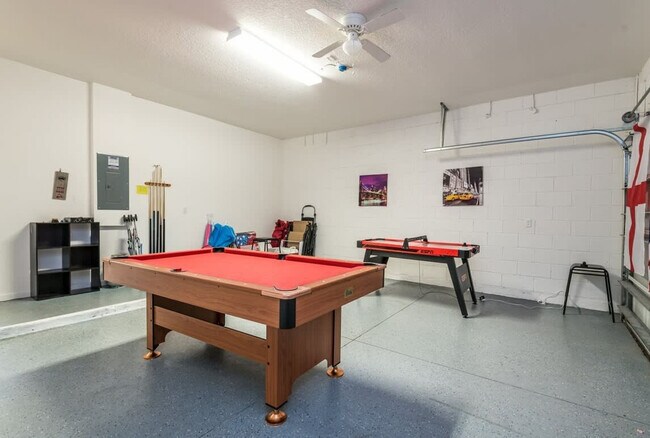 Building Photo - 421 Cabello Dr