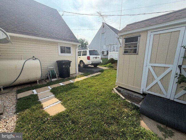 Building Photo - 801 Apache Ln