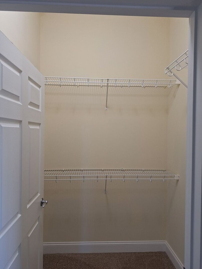 Building Photo - 3 bedroom/ 2 bathroom- Bennington on the Park