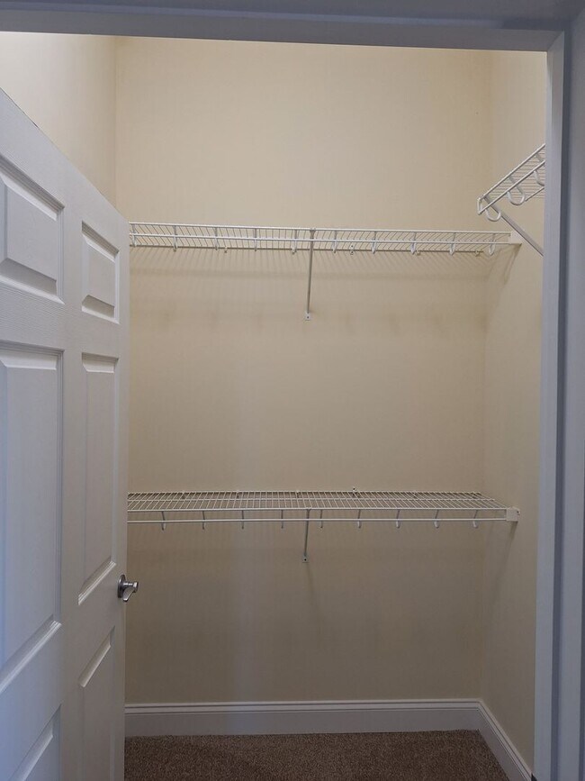 Building Photo - 3 bedroom/2bathroom - Bennington on the Park