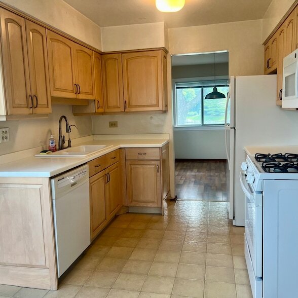 Building Photo - 1565 Coloma Ct S