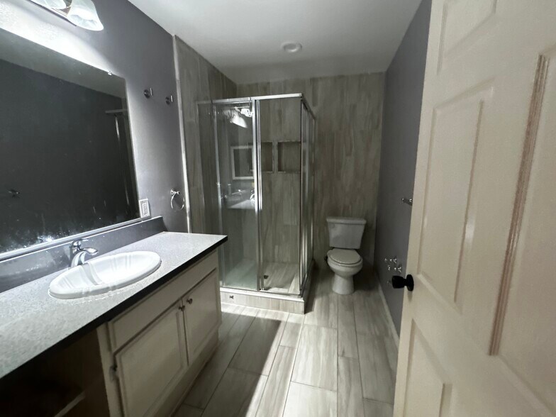 Bathroom - 6466 Balboa Blvd