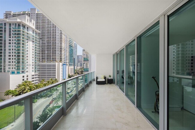 Building Photo - 1331 Brickell Bay Dr