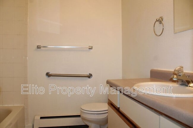Building Photo - 208 W Palmer Lake Dr