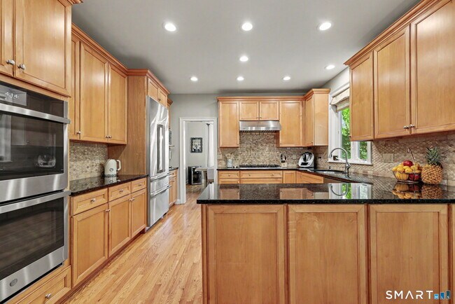 Building Photo - 4 Sickle Bar Ln
