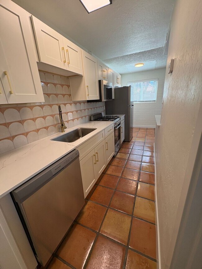Building Photo - 817 S Melody Ln
