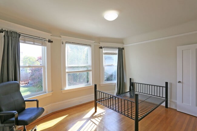 Building Photo - 819 Capp St