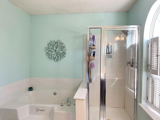 Building Photo - 207 Twinleaf Way